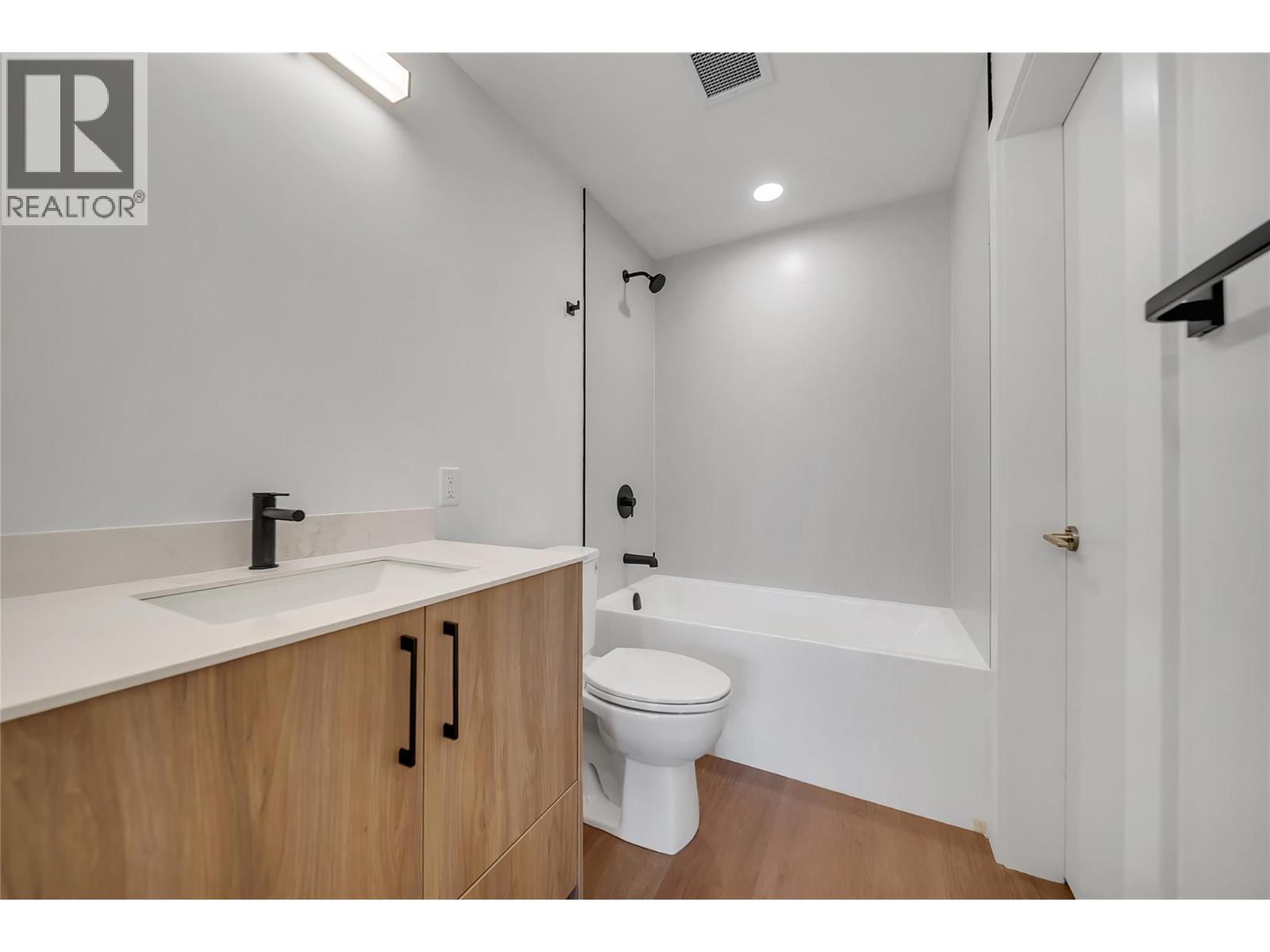 647 Clement Avenue Unit# 512