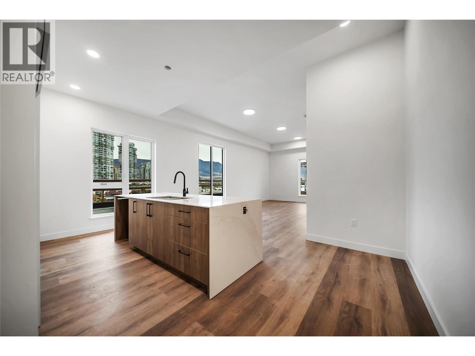 647 Clement Avenue Unit# 611