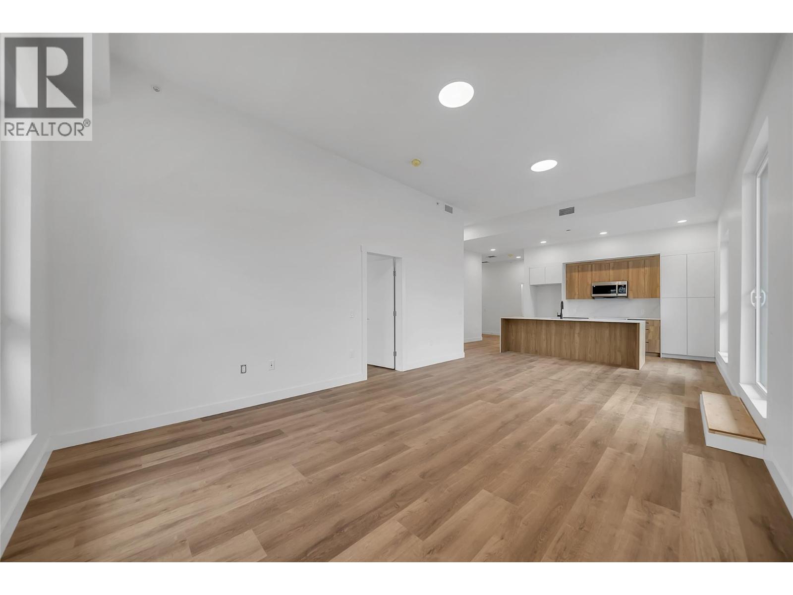 647 Clement Avenue Unit# 611