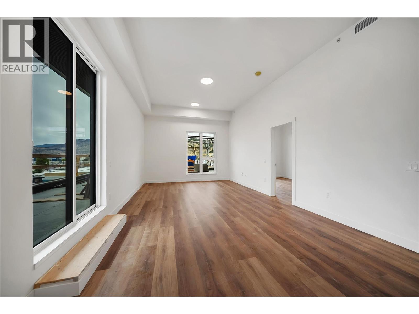 647 Clement Avenue Unit# 611