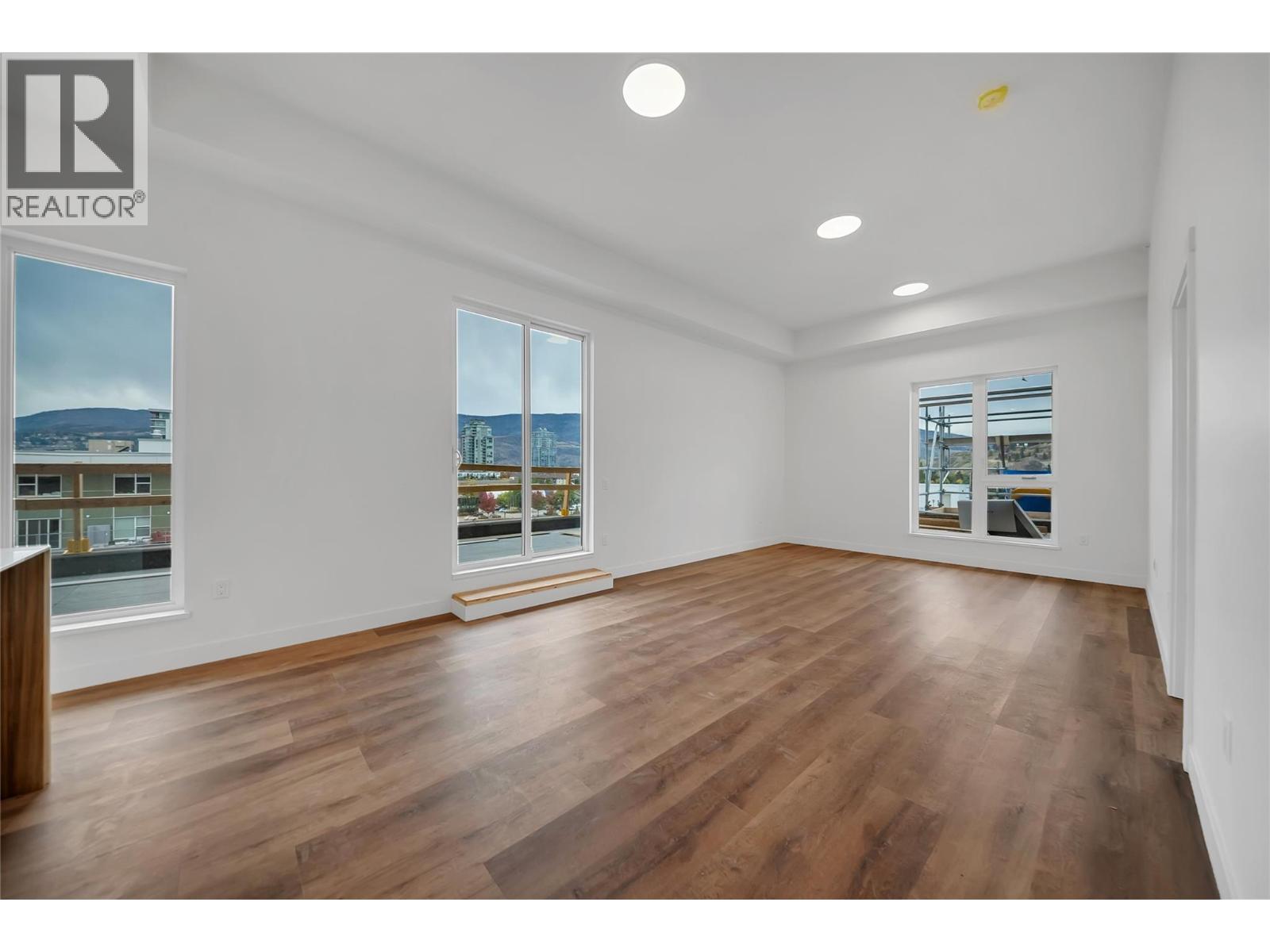 647 Clement Avenue Unit# 611