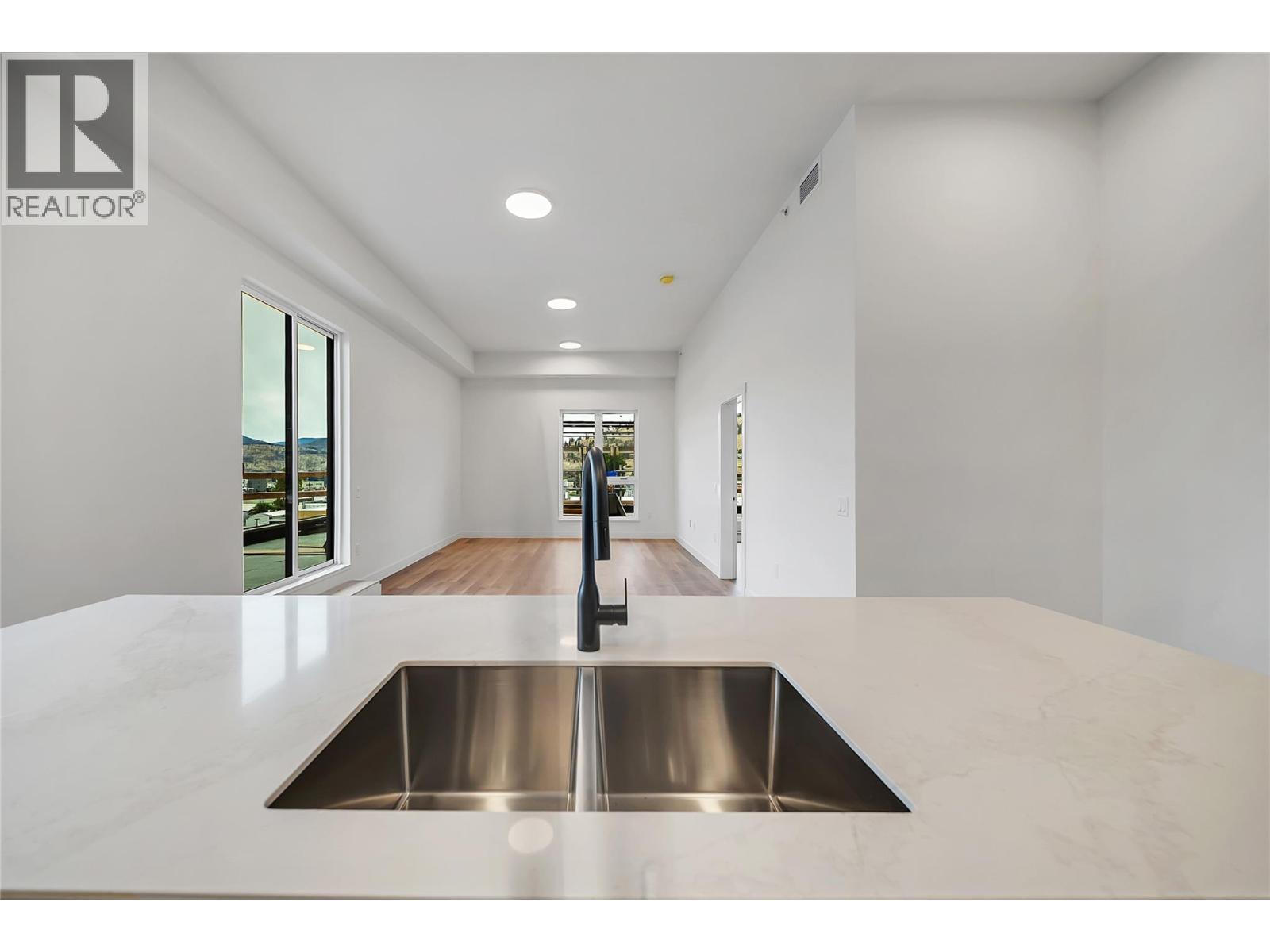 647 Clement Avenue Unit# 611