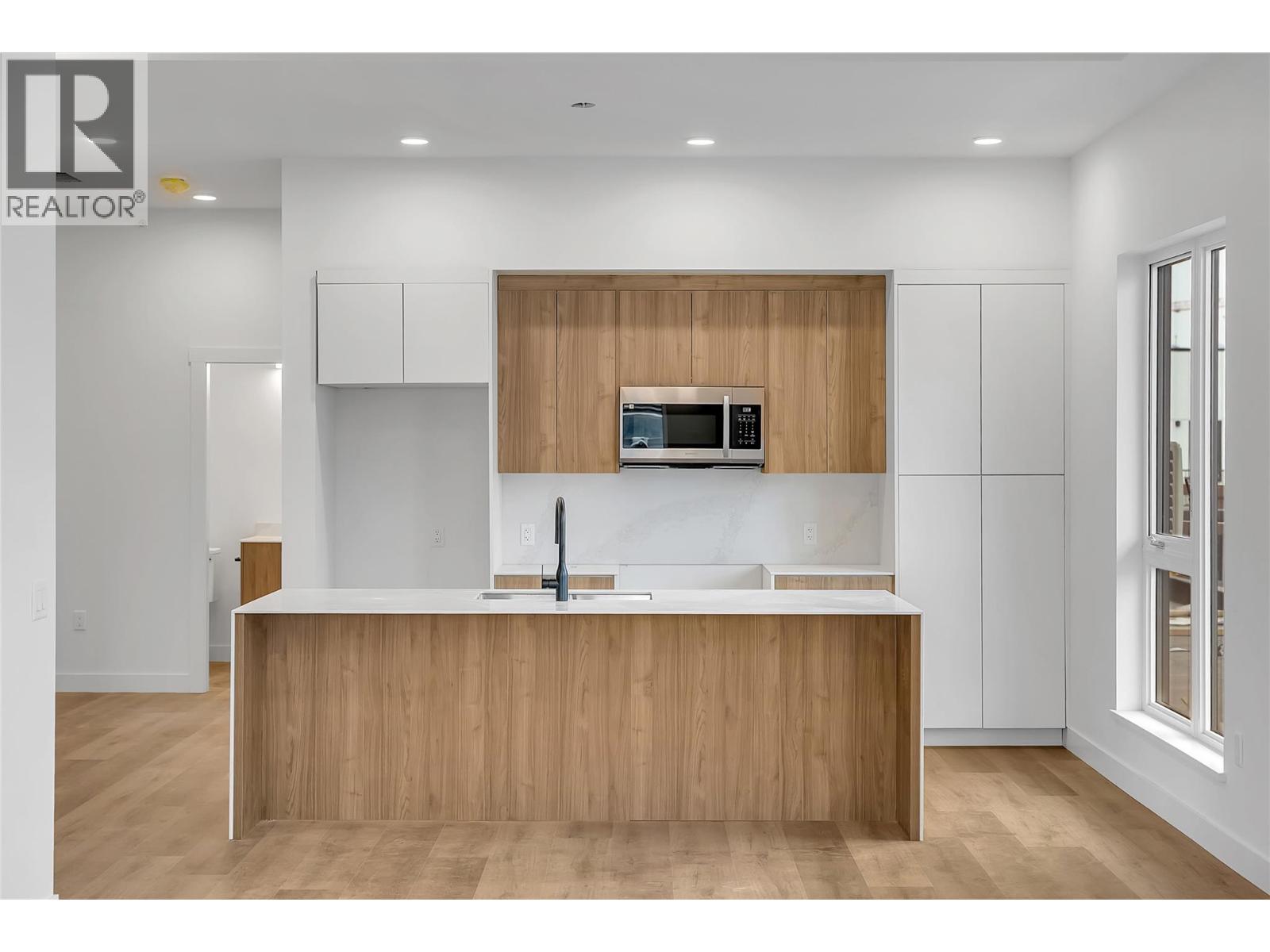 647 Clement Avenue Unit# 611