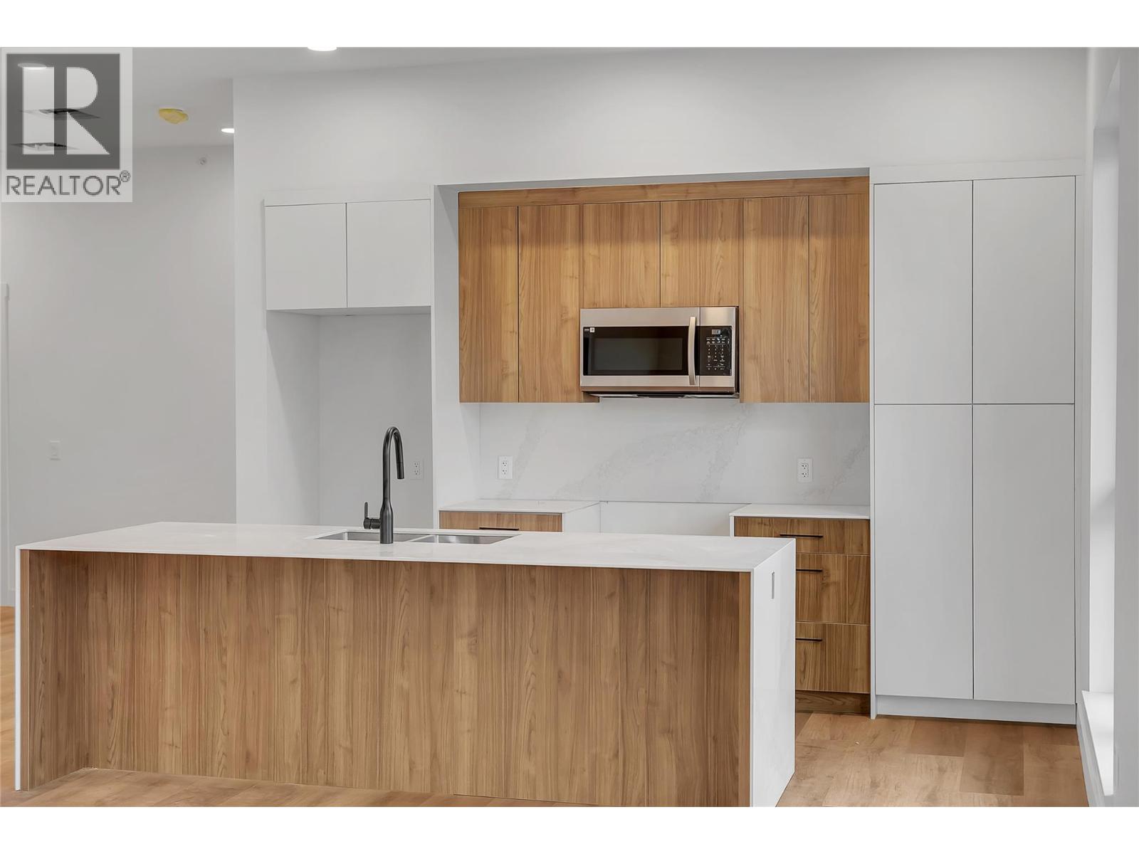 647 Clement Avenue Unit# 611