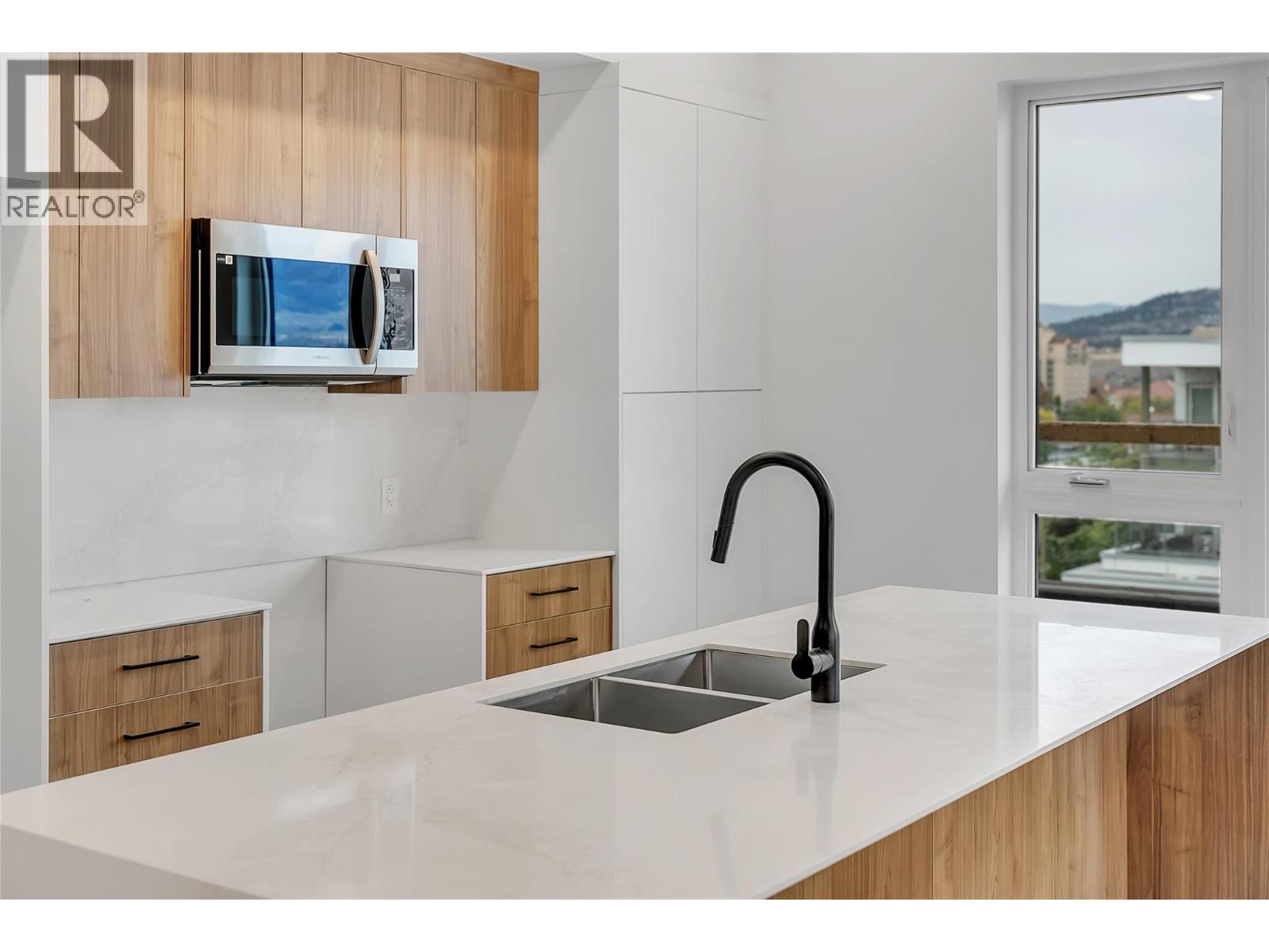 647 Clement Avenue Unit# 611