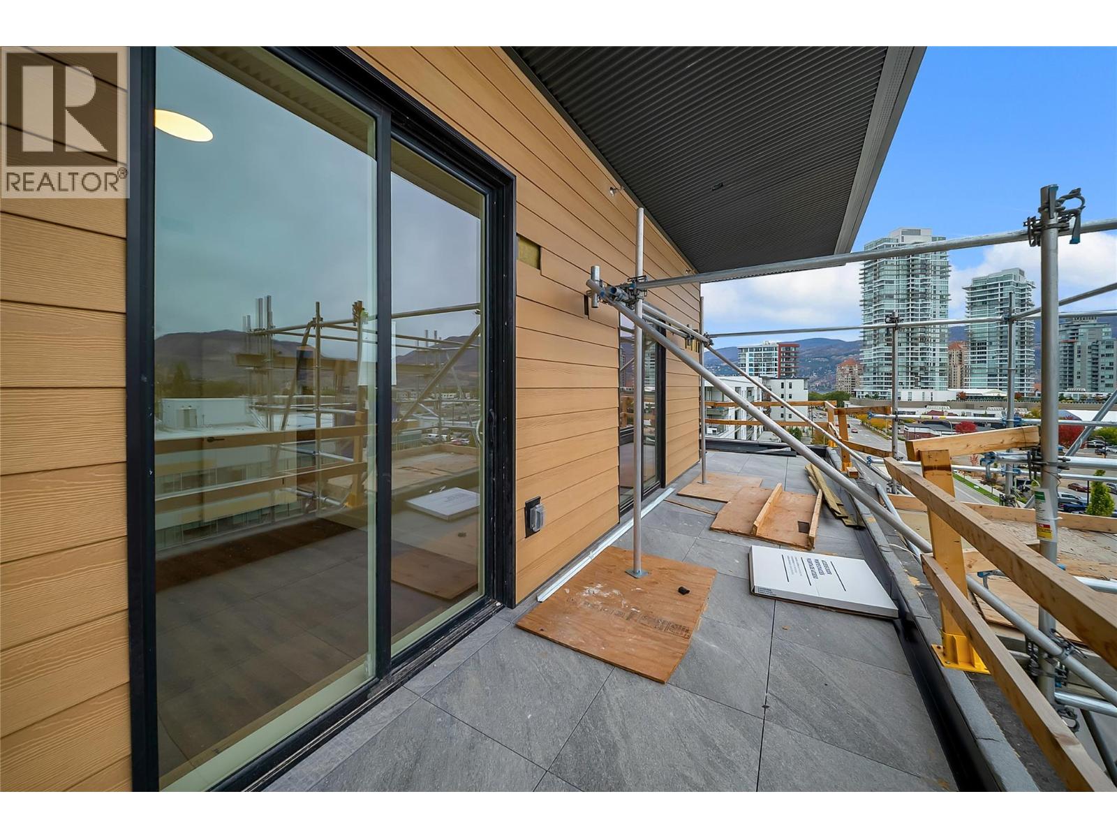 647 Clement Avenue Unit# 611