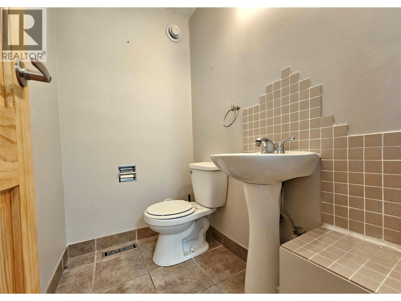 545 Lawrence Avenue Unit# B