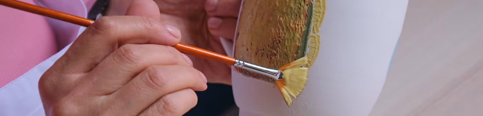 Pinselmalerei auf Keramik