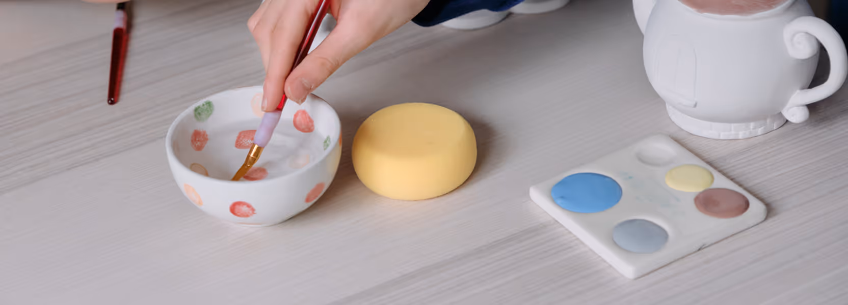 Tupfen Technik in der Keramik Malerei