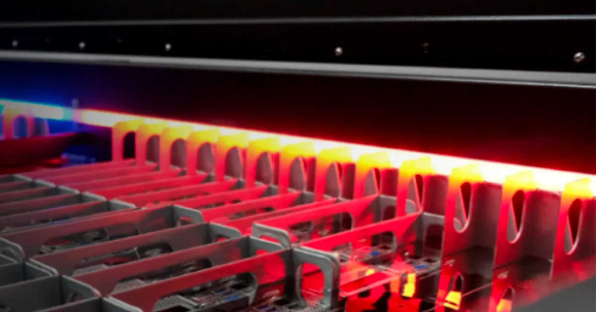 Comment dissiper cinq idées fausses courantes sur le refroidissement par immersion peut vous aider à comprendre le potentiel de cette solution pour les centres de données.