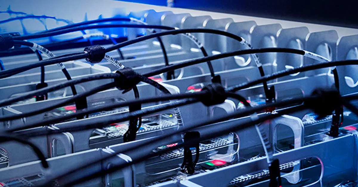 Des stratégies de coexistence à l'analyse des coûts, découvrez les facteurs clés de l'intégration réussie du refroidissement par immersion dans les centres de données.