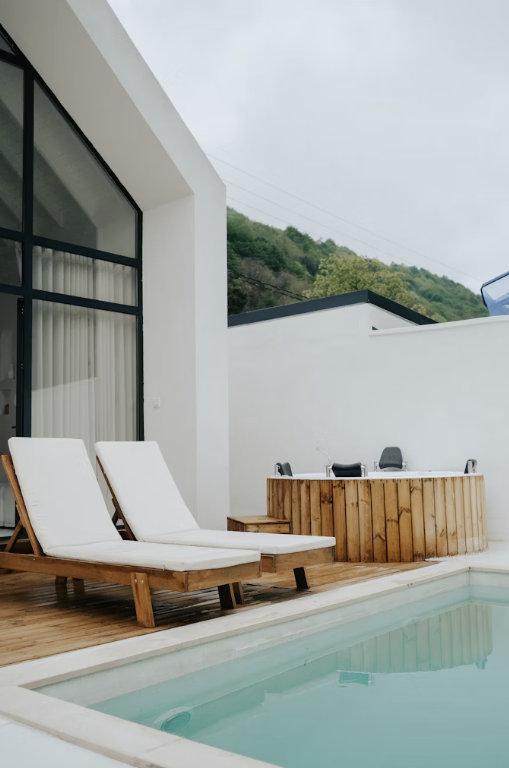 What Adds More Value to a Bali Villa—A Pool or a Rooftop?
