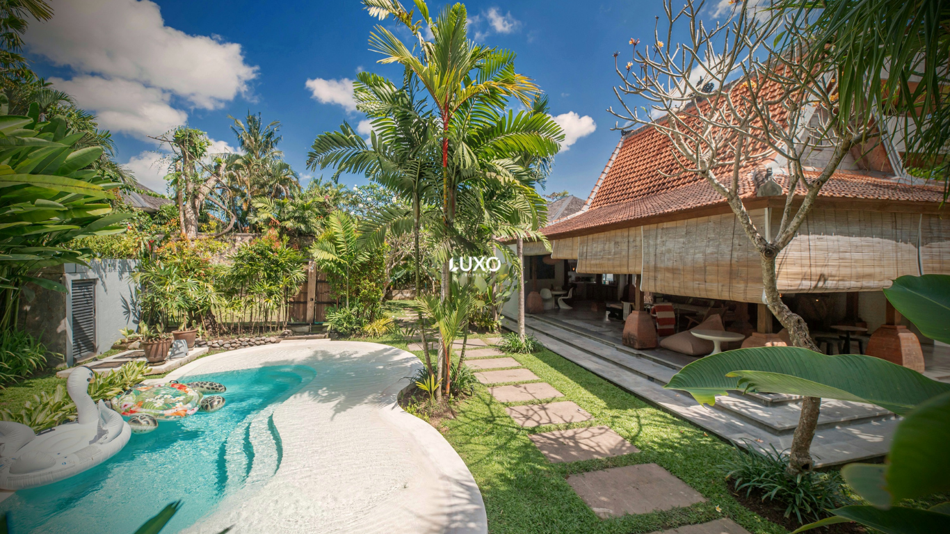 Charming 3 Bedroom Villa with Pool, Garden & Service — Available Monthly or Long-Term