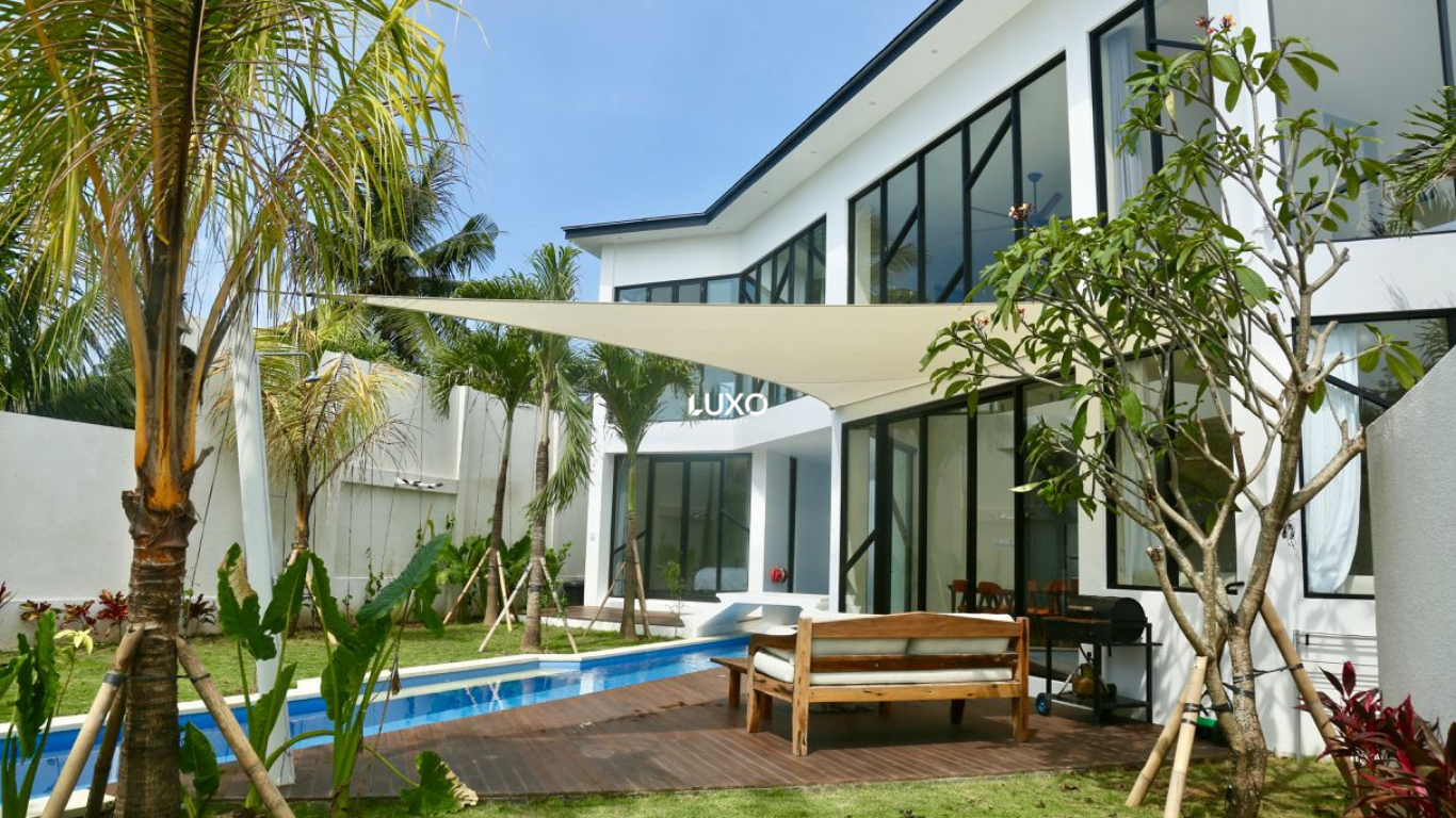 Dual-Villa Property – Ideal for Family Living or Investment