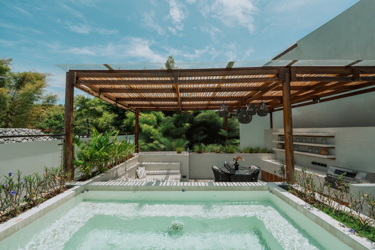 1 Bedroom Tropical Villa for Sale in Bingin with Private Rooftop