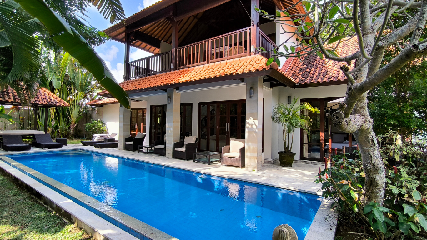 Spacious 3-Bedroom Villa for Rent in Umalas with Large Garden