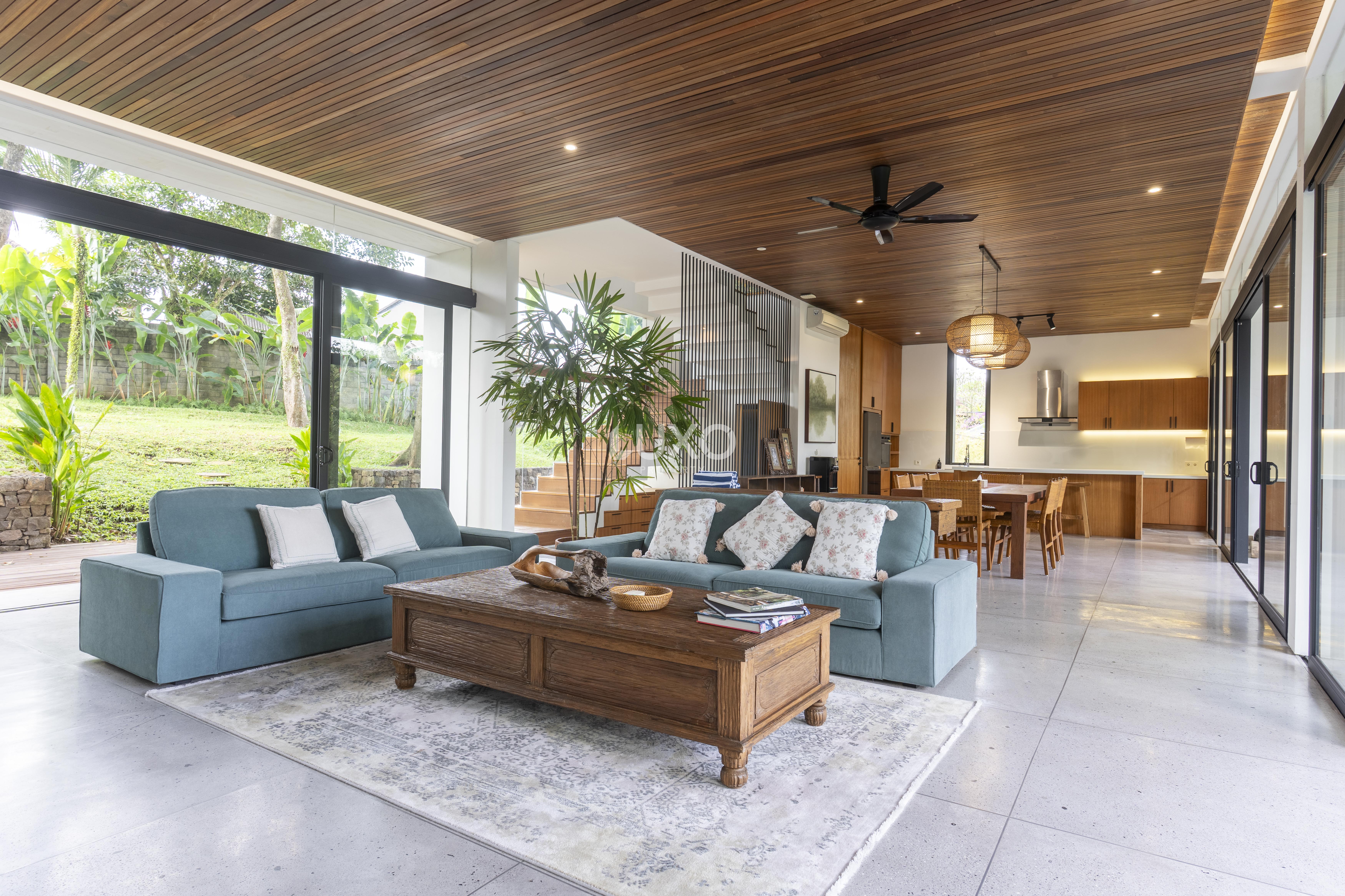 4-Bedroom Jungle Retreat with River Valley Views in Buwit