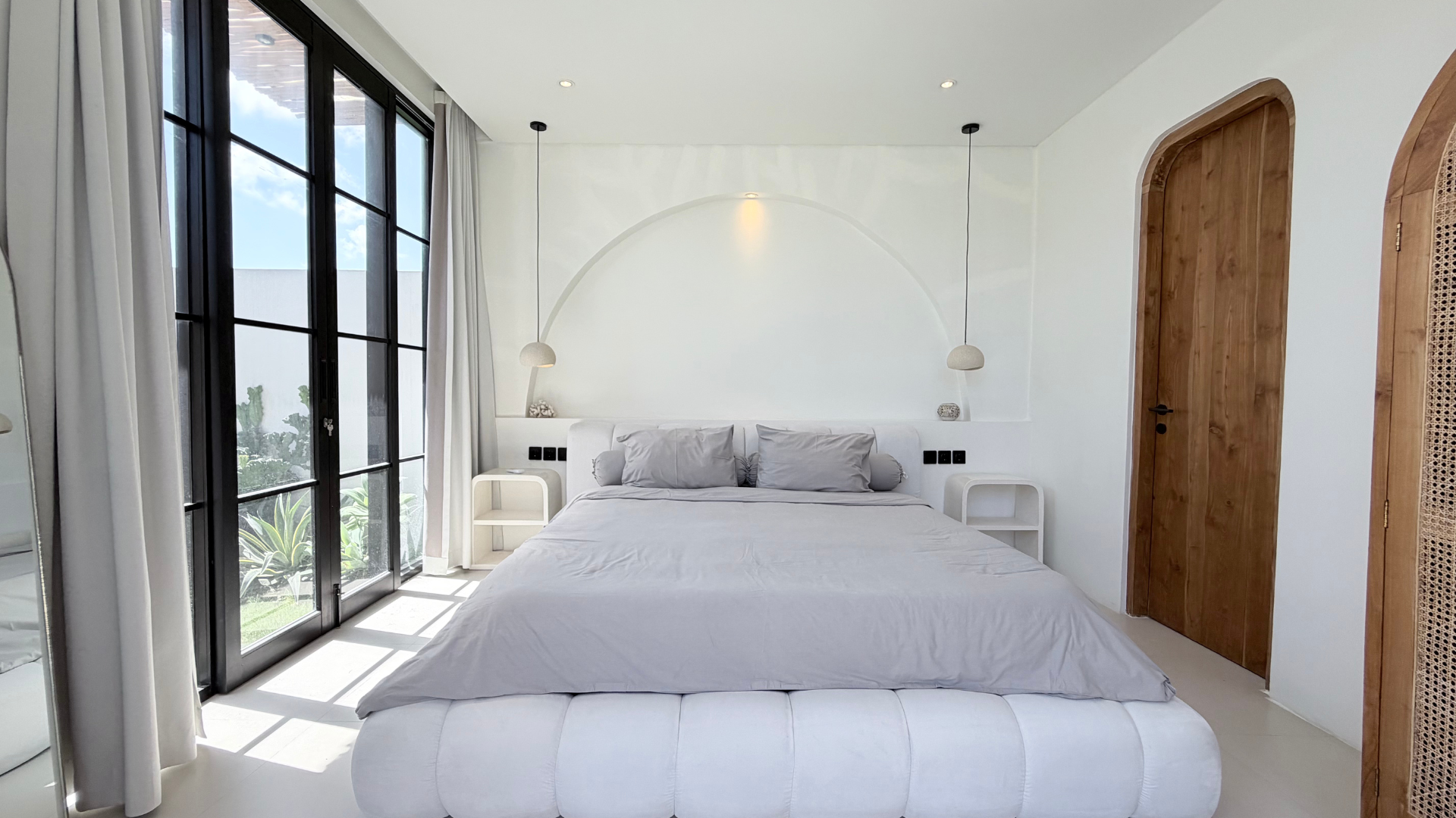 Live in the Heart of Canggu, A Spacious 3-Bedroom Villa for Rent