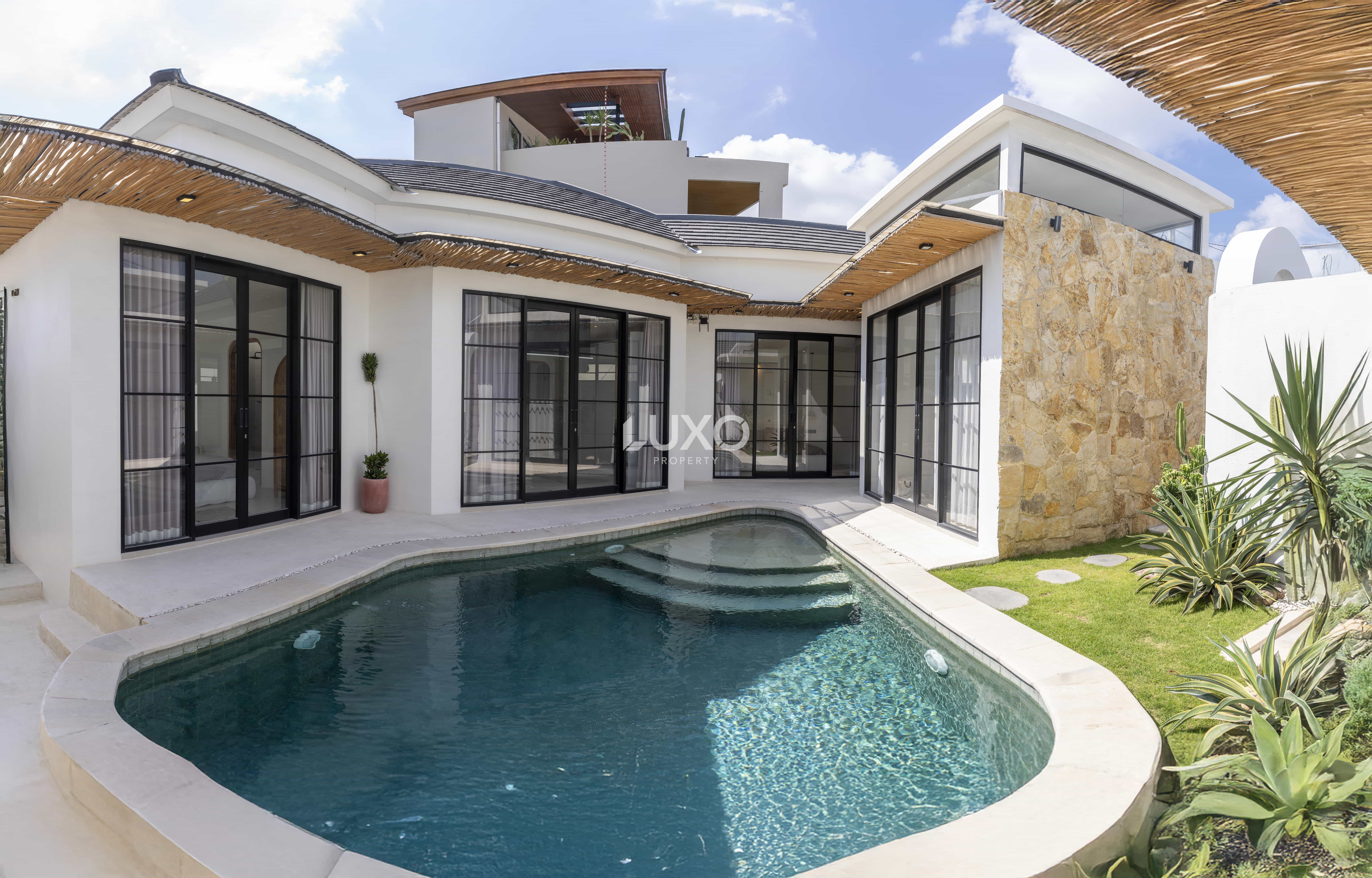 Live in the Heart of Canggu, A Spacious 3-Bedroom Villa for Rent
