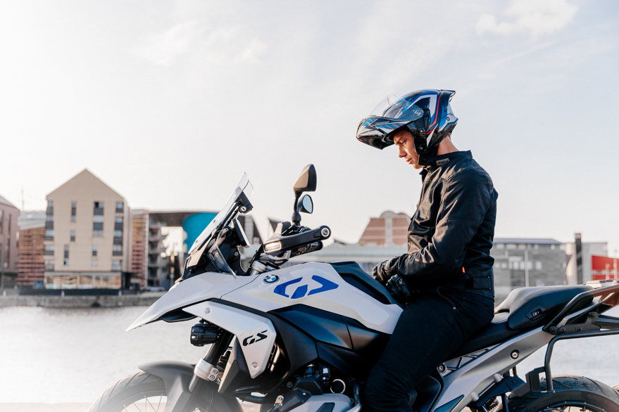 studds-mirage-video-casque-moto-agence-banana