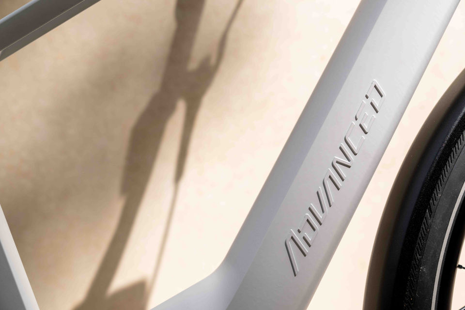 advanced-lets-ride-ahead-video-velo-agence-banana