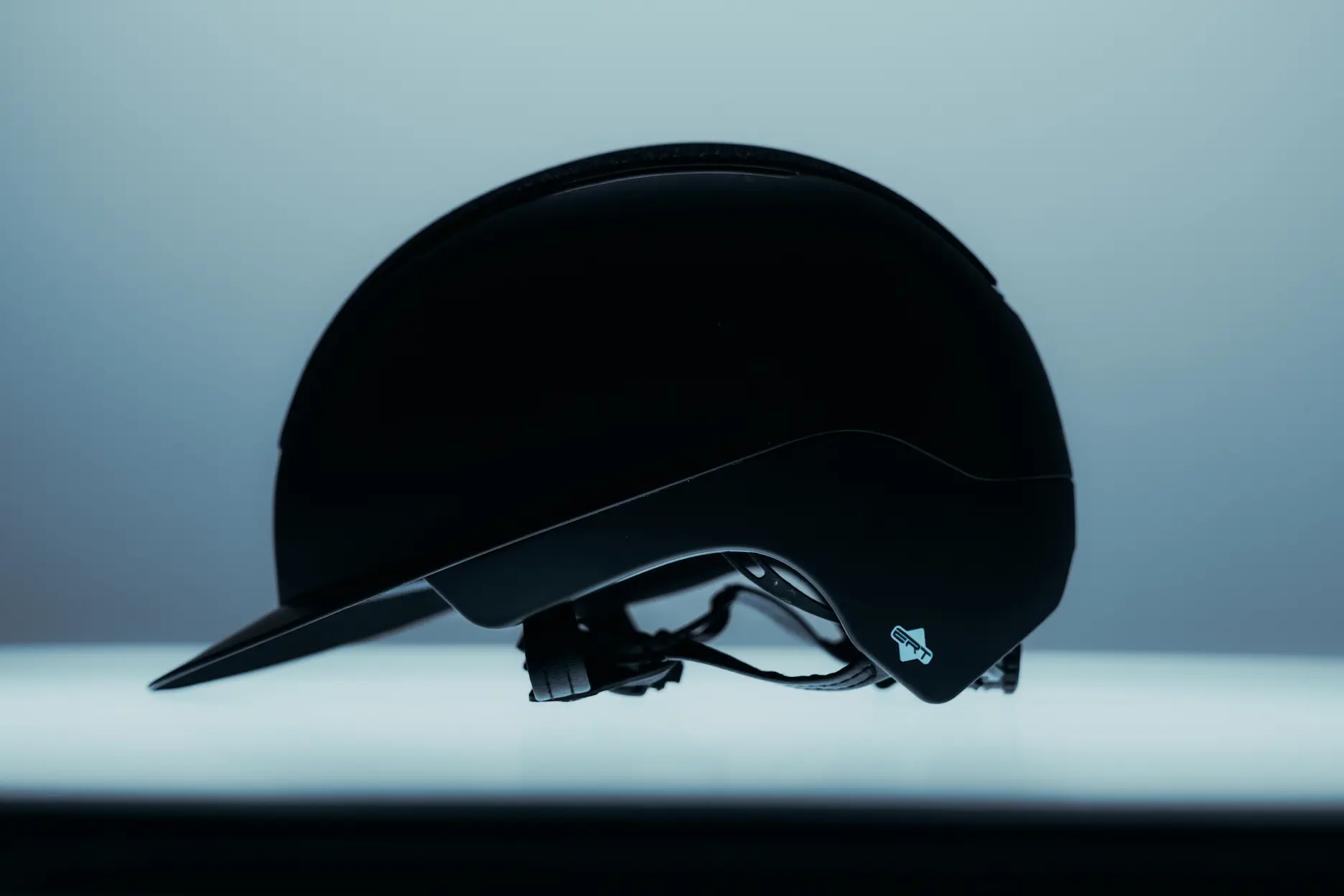 fouganza-horseriding-video-banana-agency-helmet