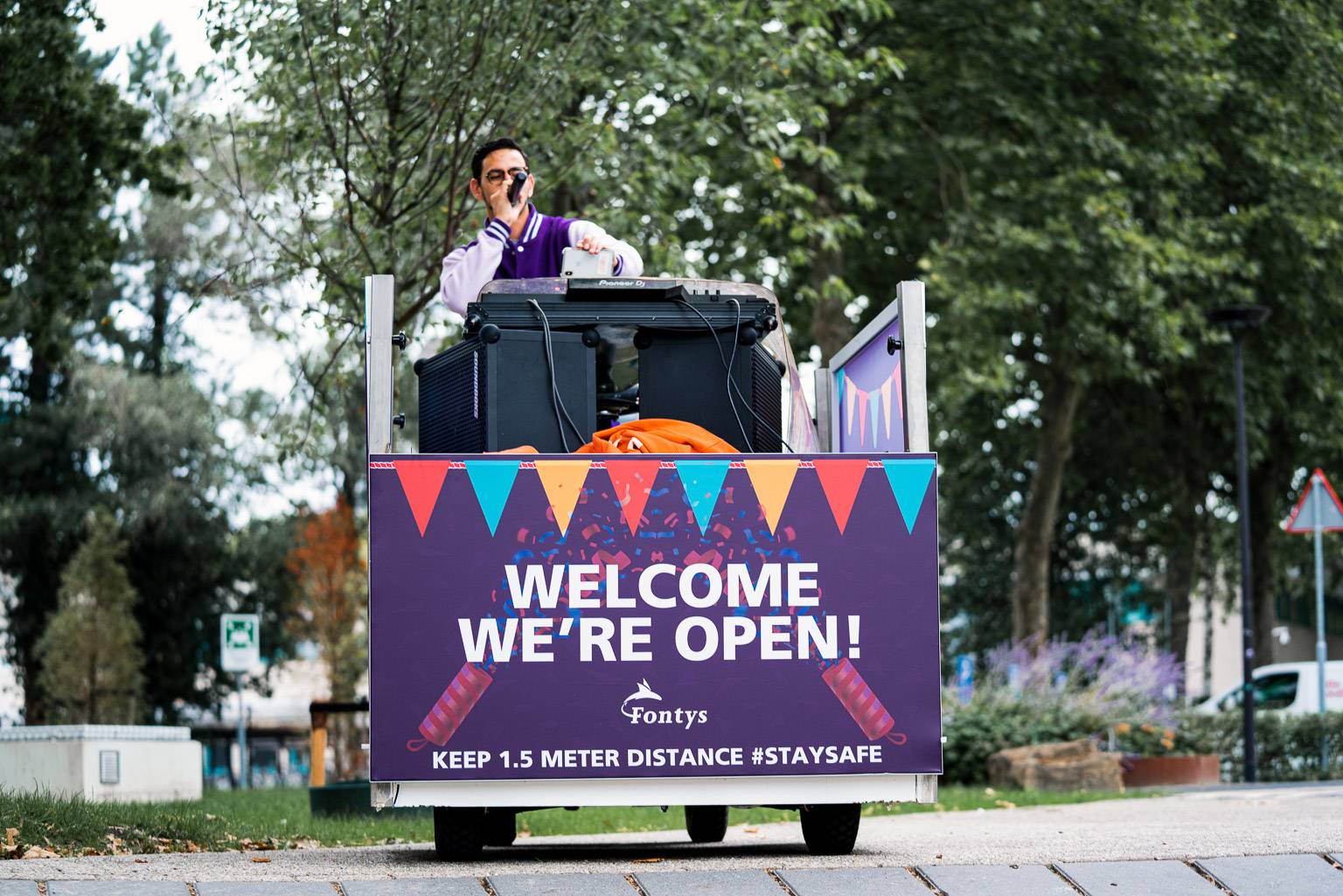 Man on DJ booth, Fontys