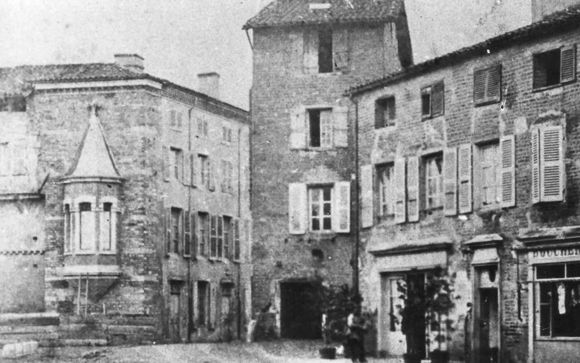 Photographie historique du 19eme siècle de la facade de l'Hôtel de la Tour