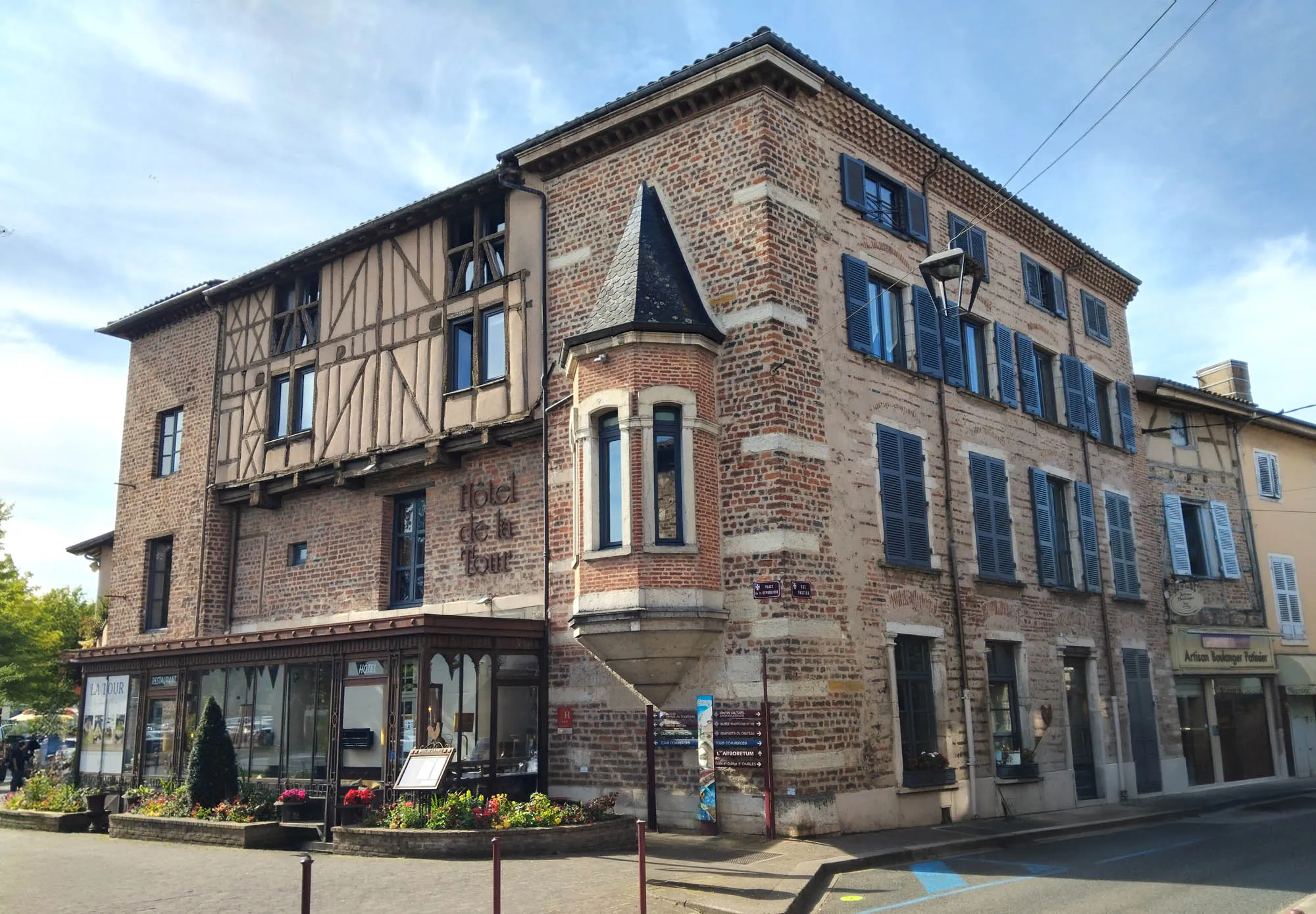 Facade Hotel de la Tour