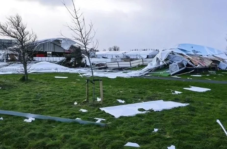Storm Éowyn : Man Killed And 725,000 Properties Without Power In Ireland