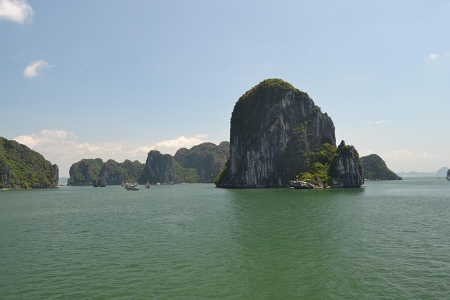 Free Vietnam Ha Long Bay photo and picture