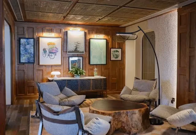 "Chic lounge in Hoi An offering a cozy ambiance with soft lighting, stylish seating, and a relaxing atmosphere perfect for evening cocktails and social gatherings."