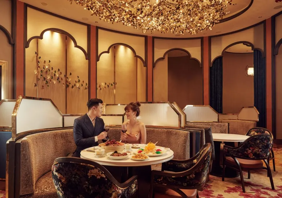 Romantic setup for private dinners in Hoi An with candlelight and traditional lanterns by the riverside.