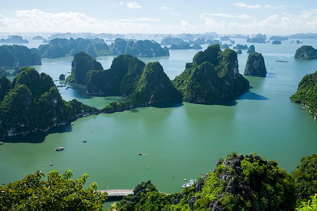Free Ha Long Sea photo and picture