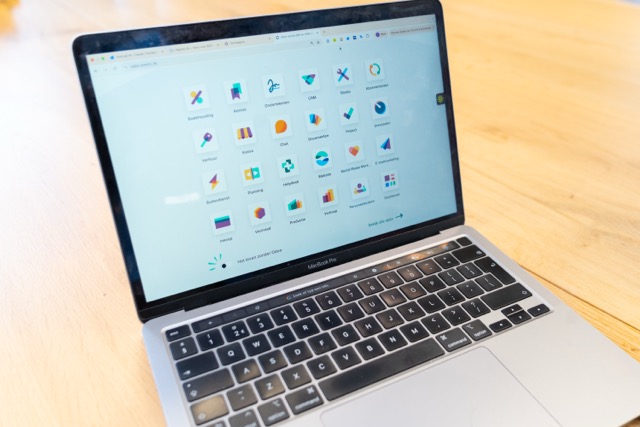[interface] image of a computer showcasing educational software (for a edtech)