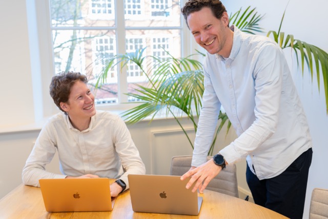 [interface] image of a computer showcasing educational software (for a edtech)