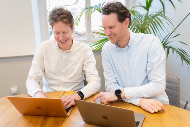 [interface] image of a computer showcasing educational software (for a edtech)