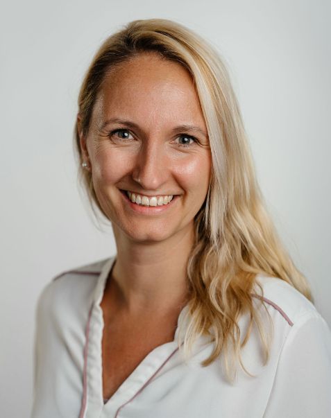 Business Portrait von Sabrina Rohde, Head of Caspar Clinic Therapy bei der Caspar Clinic.
