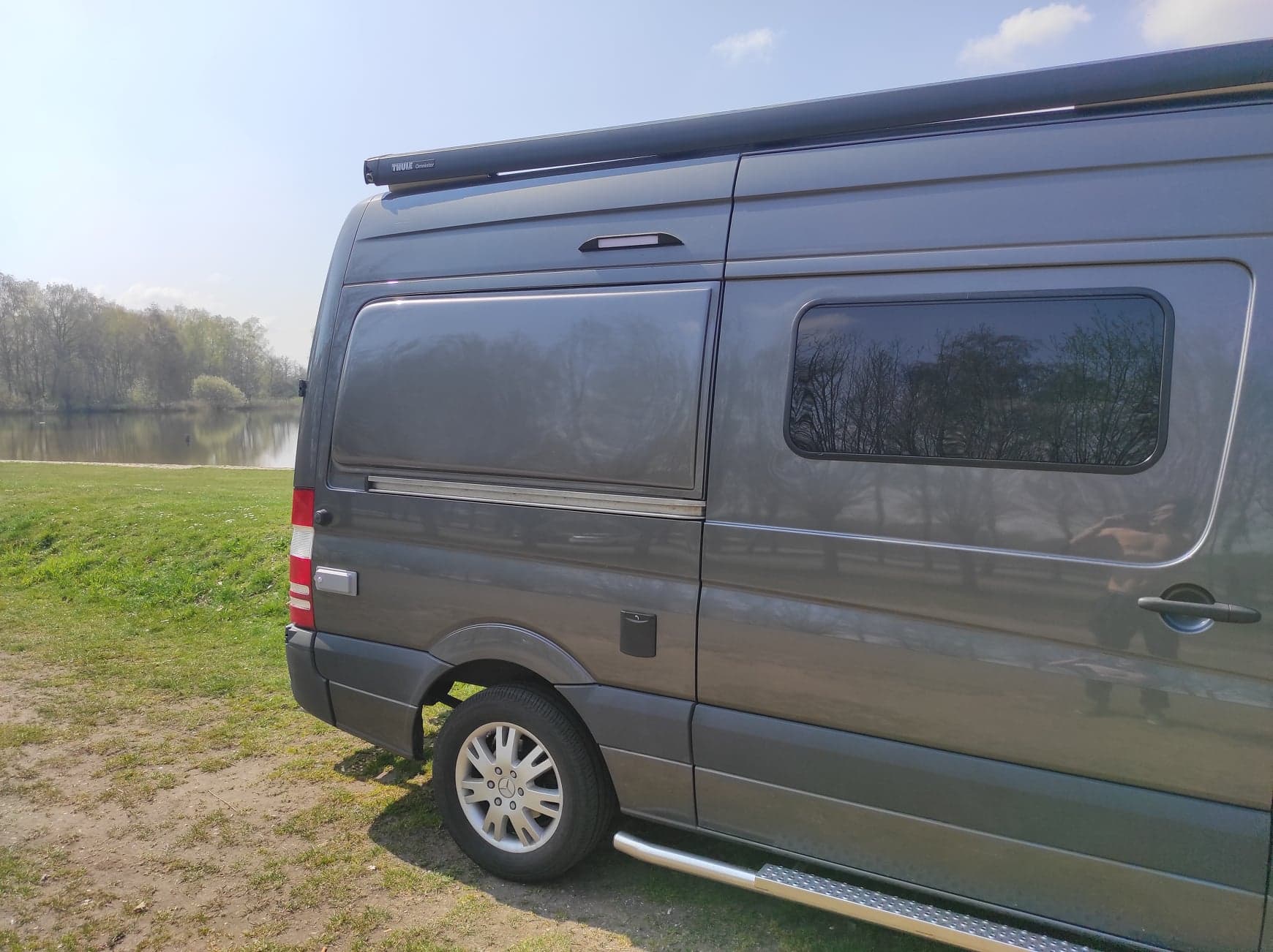 Sprinter met flares en camper ramen