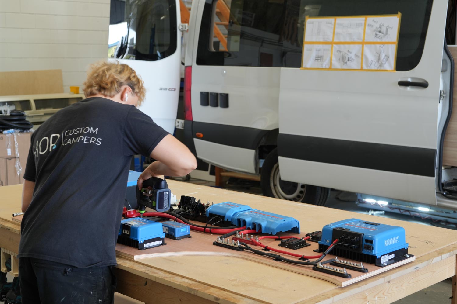 Victron elektra pakket gemaakt voor een camper bij hop custom campers