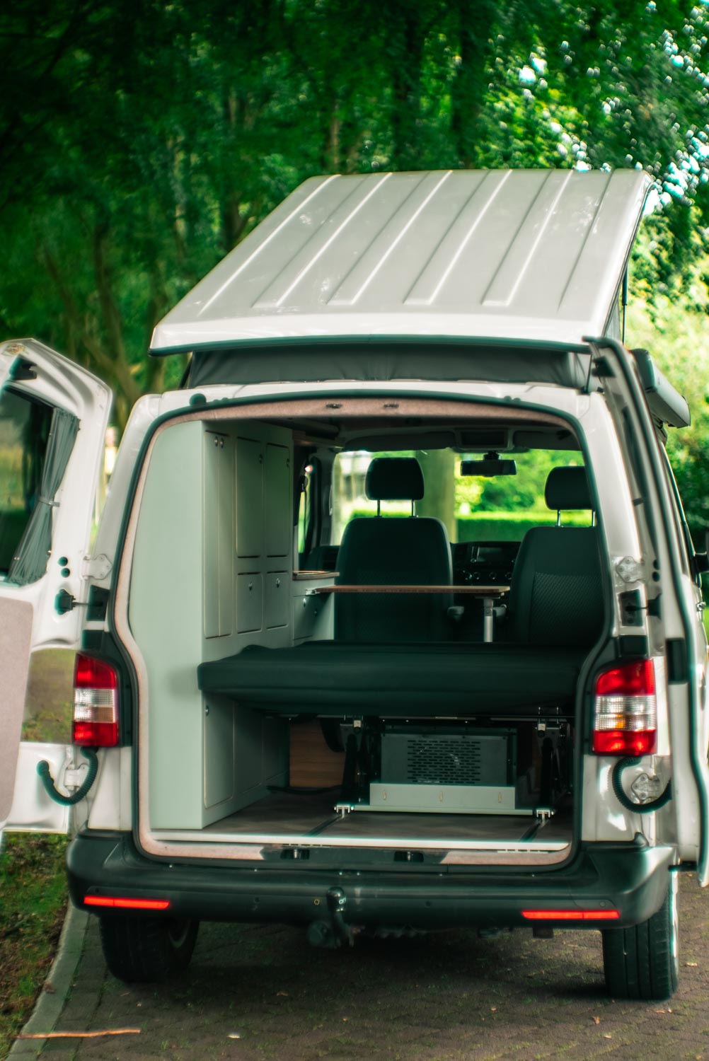 achterkant transporter camper california hop custom campers