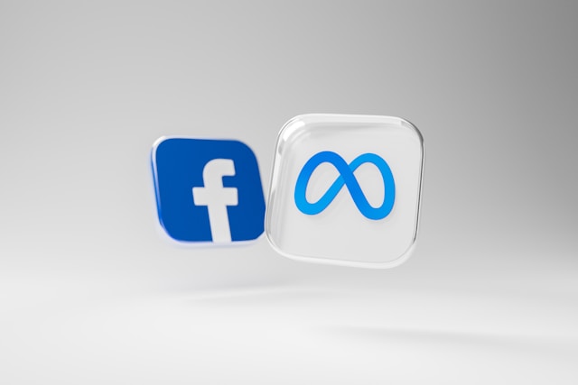 3D icons of Meta's logo and Facebook's logo on a gray background.
