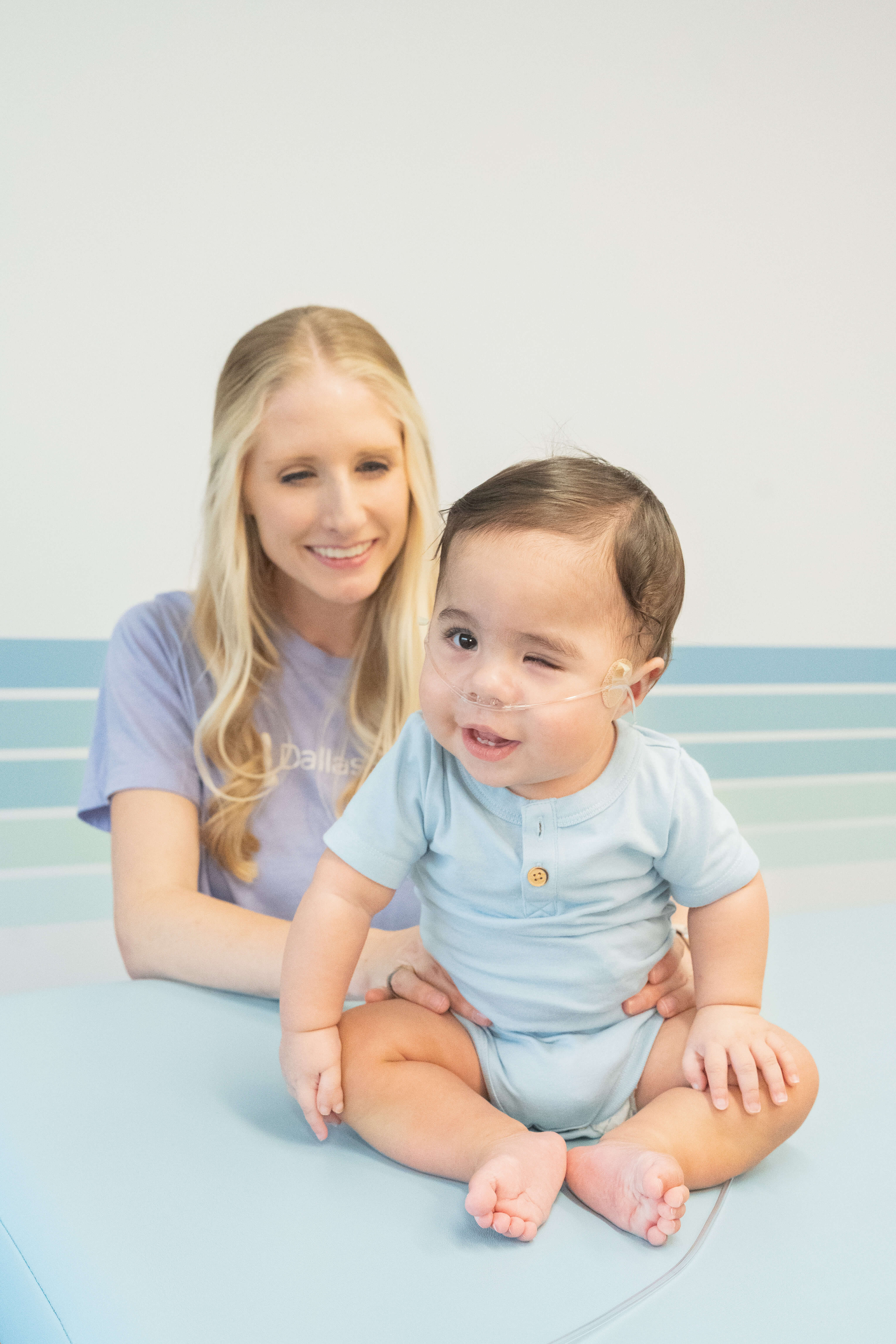 Physical therapist performing DMI intensive therapy with child in Richardson, Texas pediatric clinic