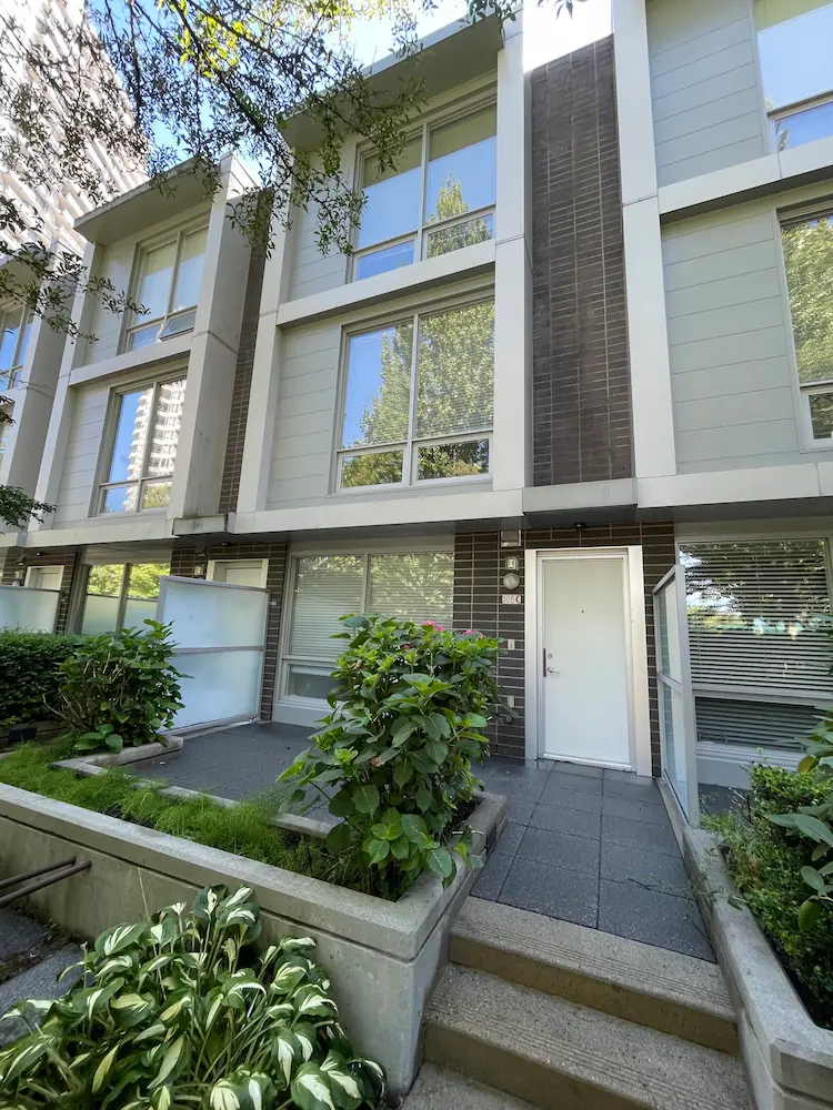 WashTech offers multi-storey gutter cleaning service in Vancouver.