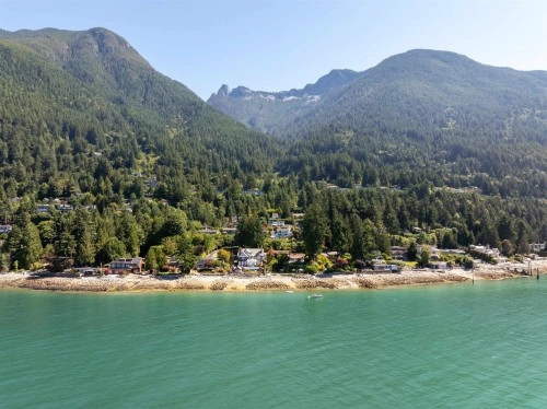 Seaview area of Lion’s Bay with waterfront homes and mountains; professional roof, gutter, and exterior cleaning experts.