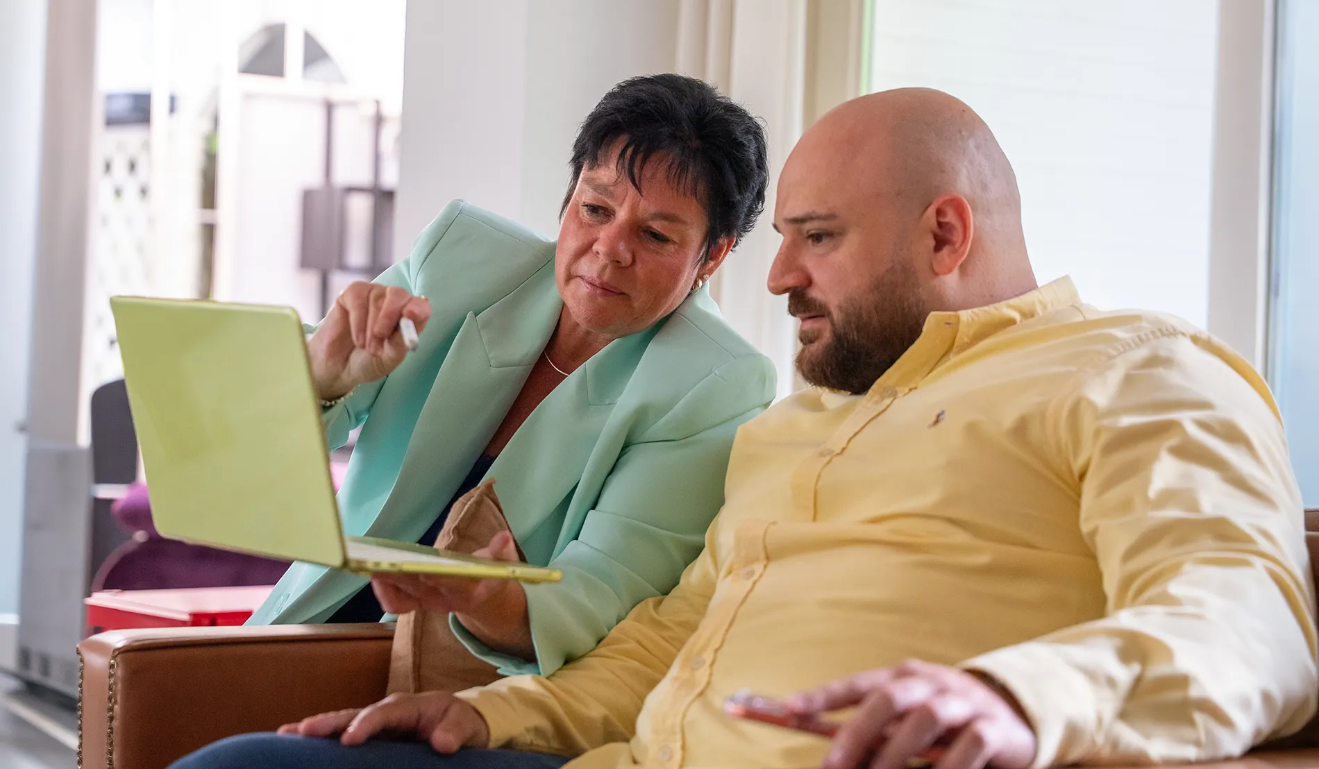 Angehörige lassen sich zur Finanzierung der außerklinischen Intensivpflege beraten