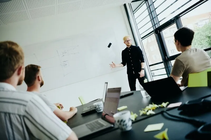 ipaper-office-ux-marketing-meeting