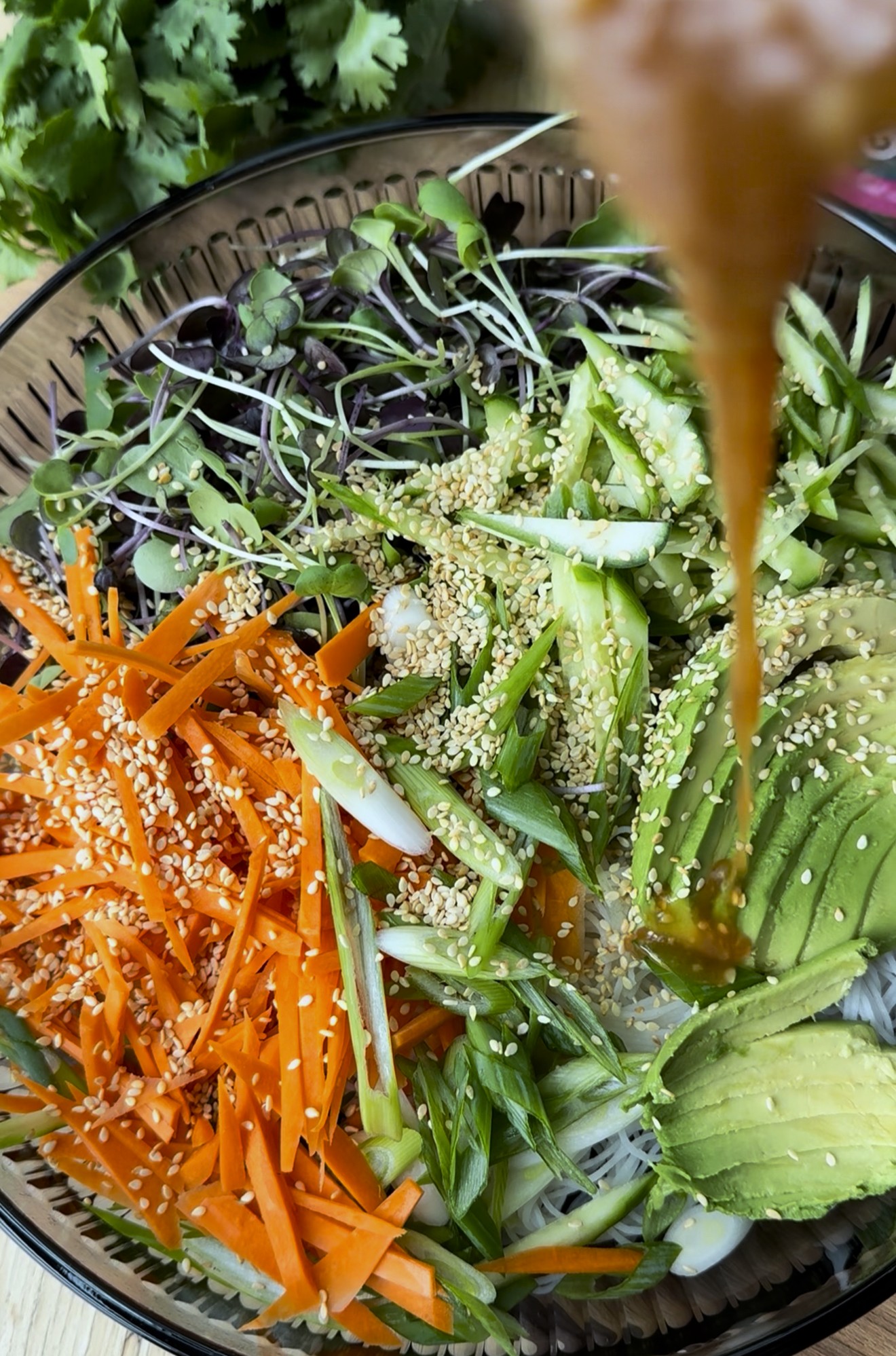 Salade de nouilles froides au sésame et miso