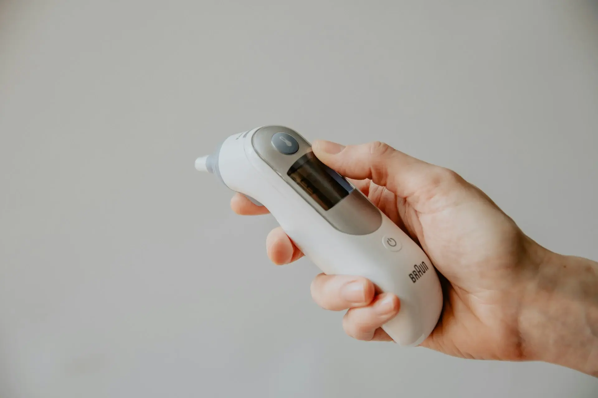 Sick leave policy for employees and family members outlines the guidelines and procedures for employees and eligible family members to use sick leave benefits.