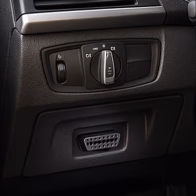 obd-port in vehicle